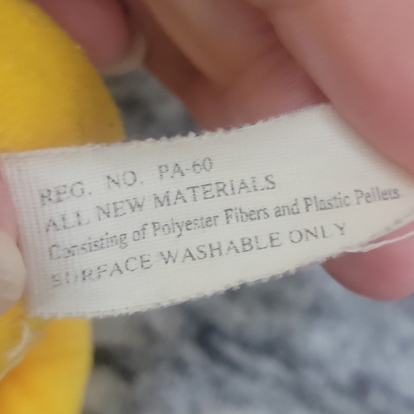 Retired Winnie-The-Pooh By Mattel (1997), Plush Holding hands - Picture 3 of 4